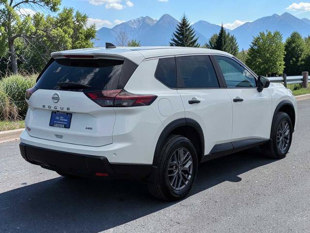 Used 2025 Nissan Rogue S AWD/4WD image 6