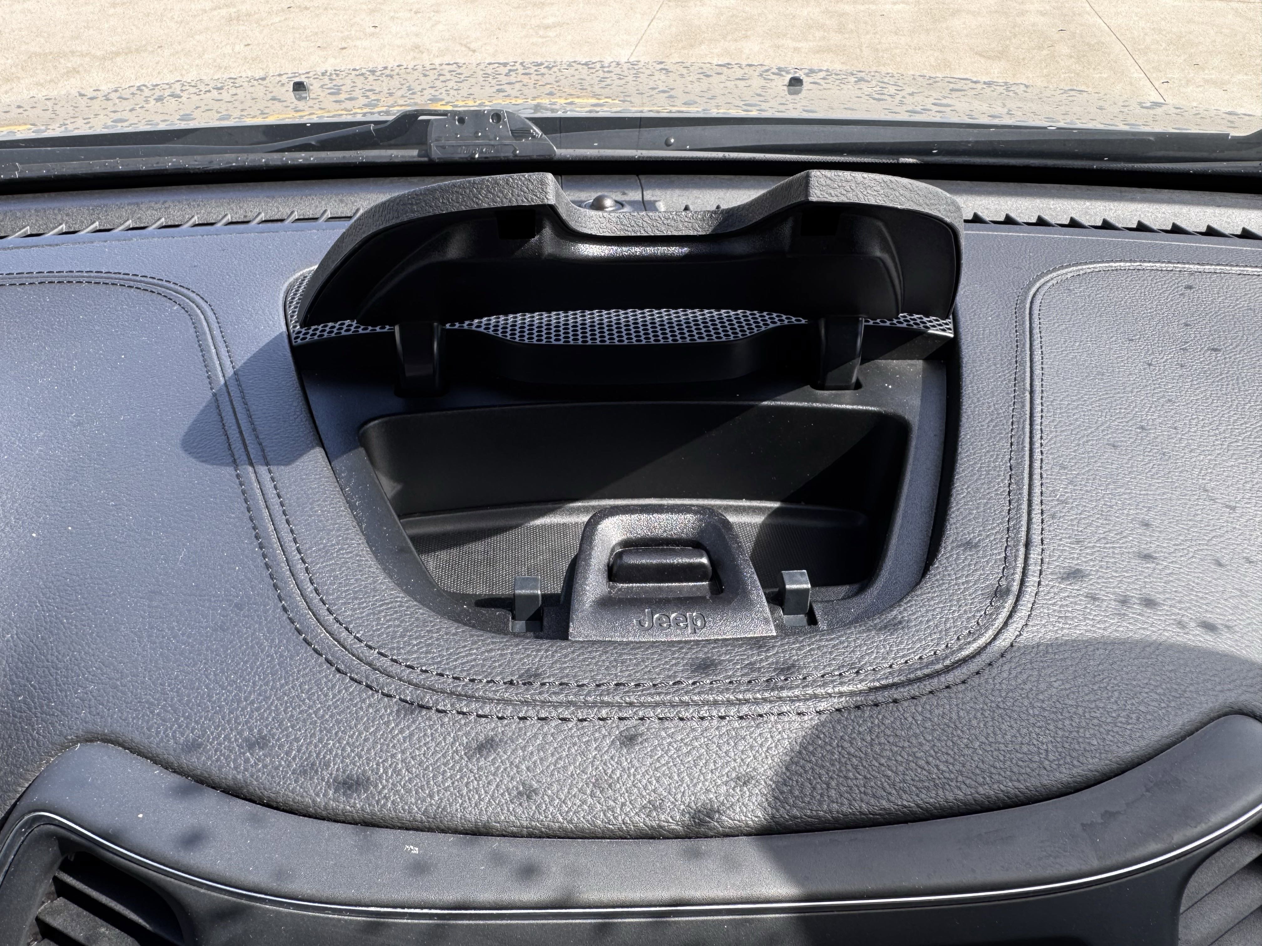 Used 2023 Jeep Cherokee Altitude Lux image 20