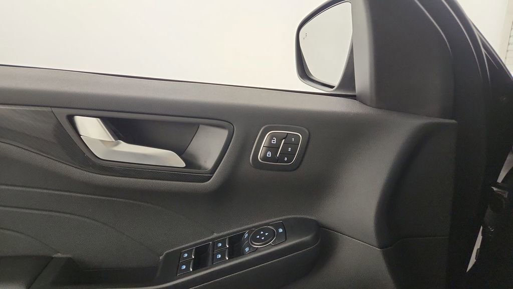 Certified 2023 Ford Escape ST-Line Select w/ Tech Pack #2 image 27