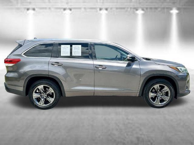 Used 2018 Toyota Highlander Limited Platinum FWD image 4
