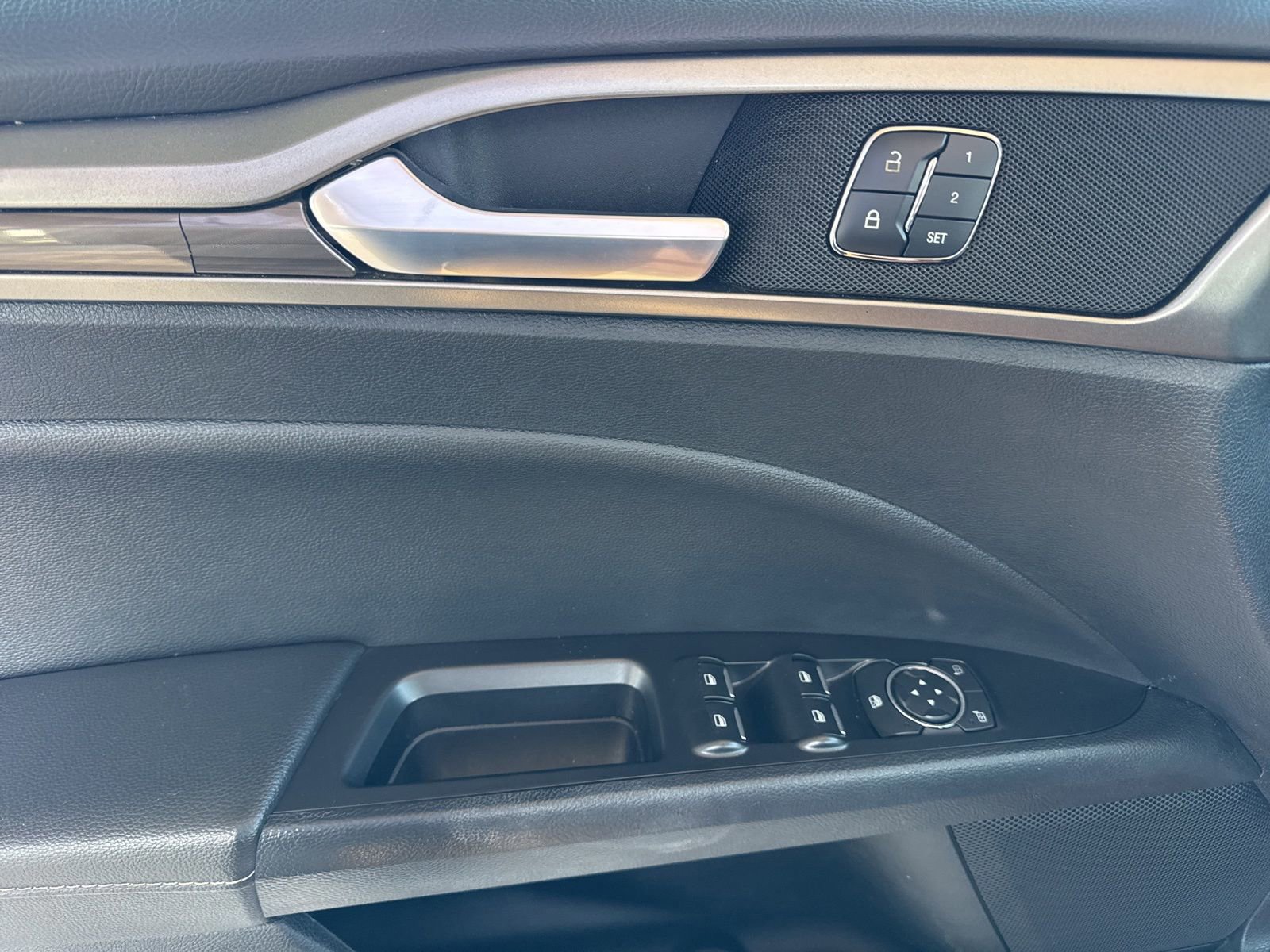 Certified 2018 Ford Fusion SE w/ Fusion SE Technology Package image 27