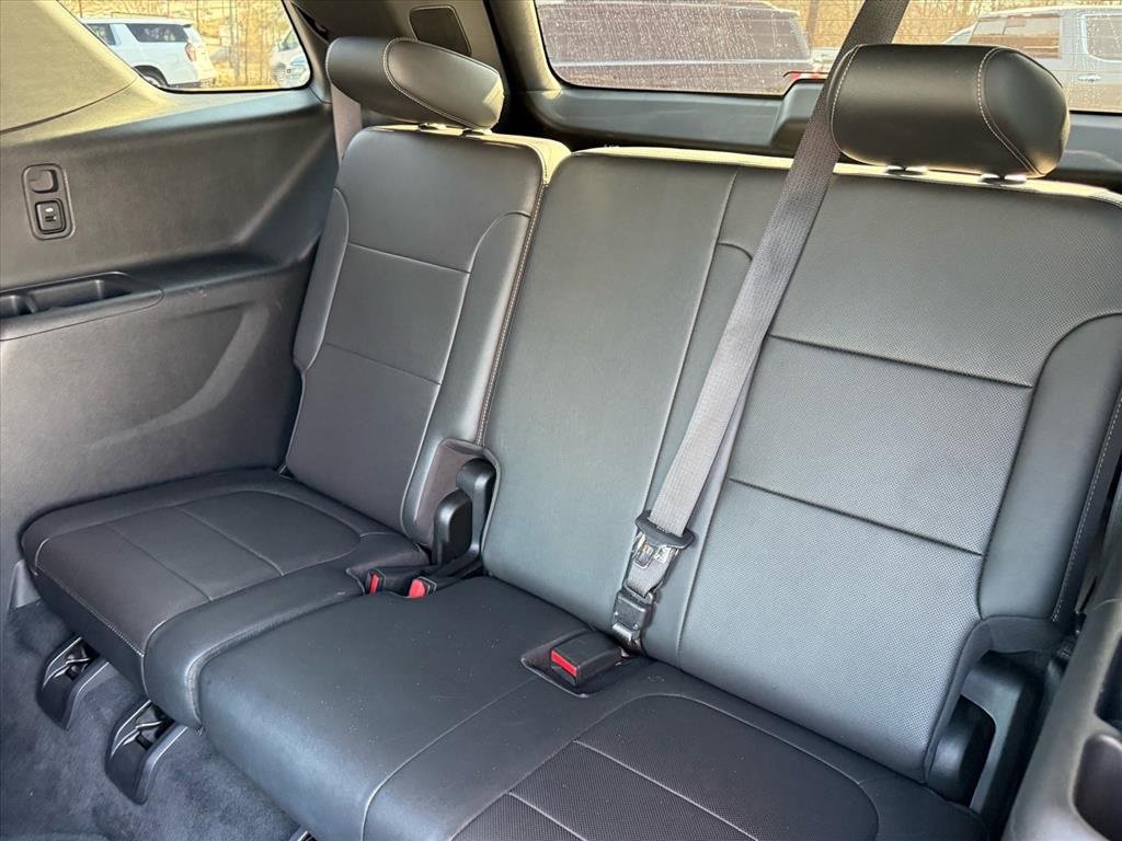 Used 2023 Chevrolet Traverse Premier image 14