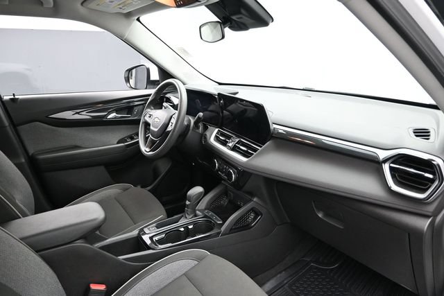 Used 2024 Chevrolet TrailBlazer LT FWD image 30