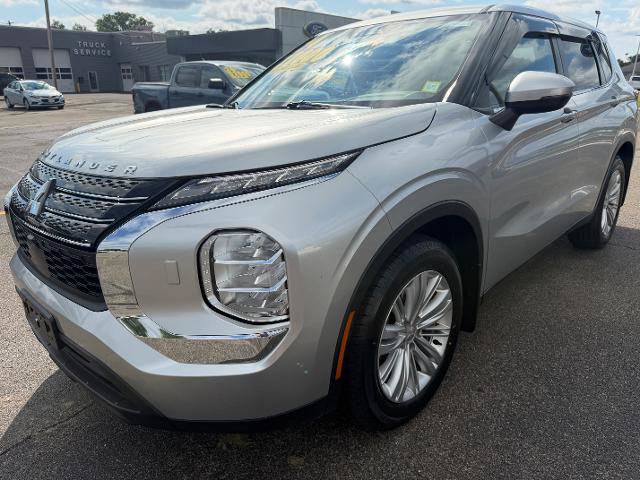 Used 2024 Mitsubishi Outlander ES AWD/4WD image 4