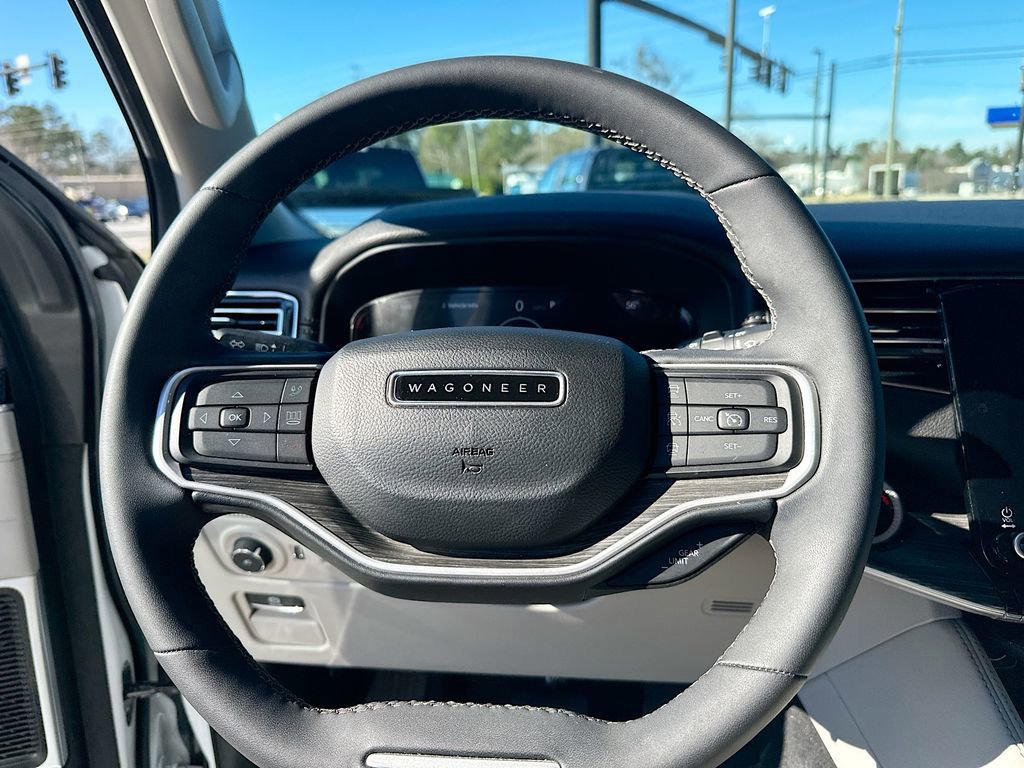 Used 2023 Jeep Wagoneer Series III w/ Preferred Equipment Group image 18