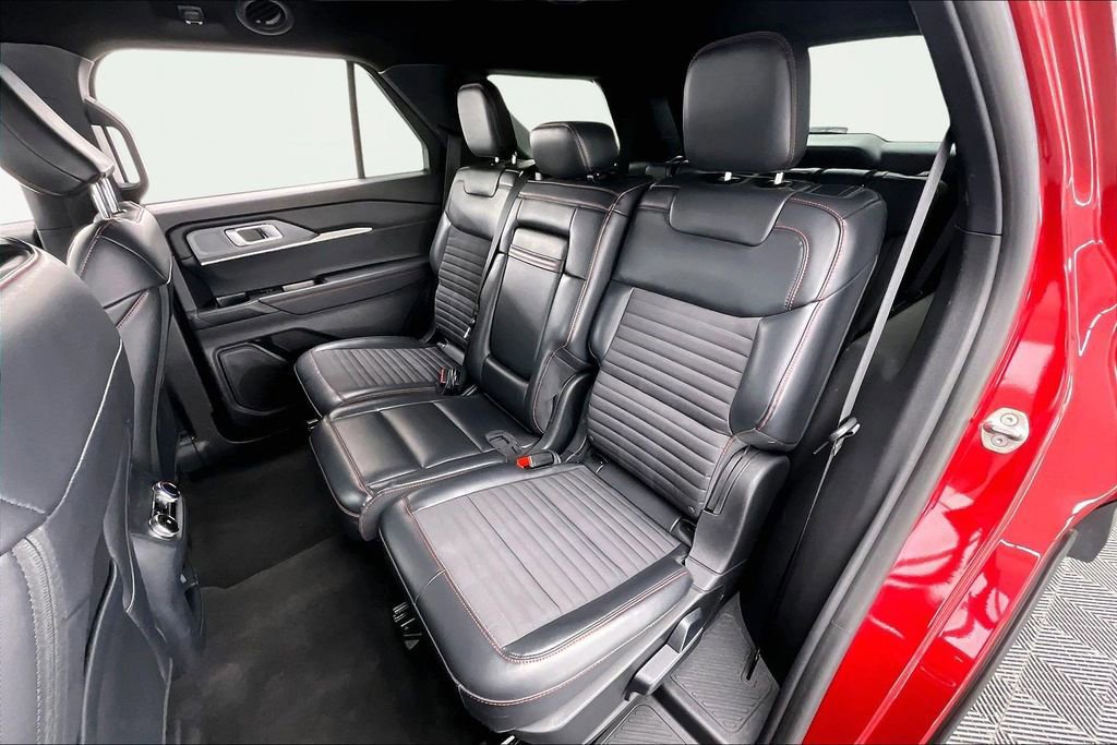 Certified 2025 Ford Explorer ST-Line w/ ST-Line Street Pack image 26