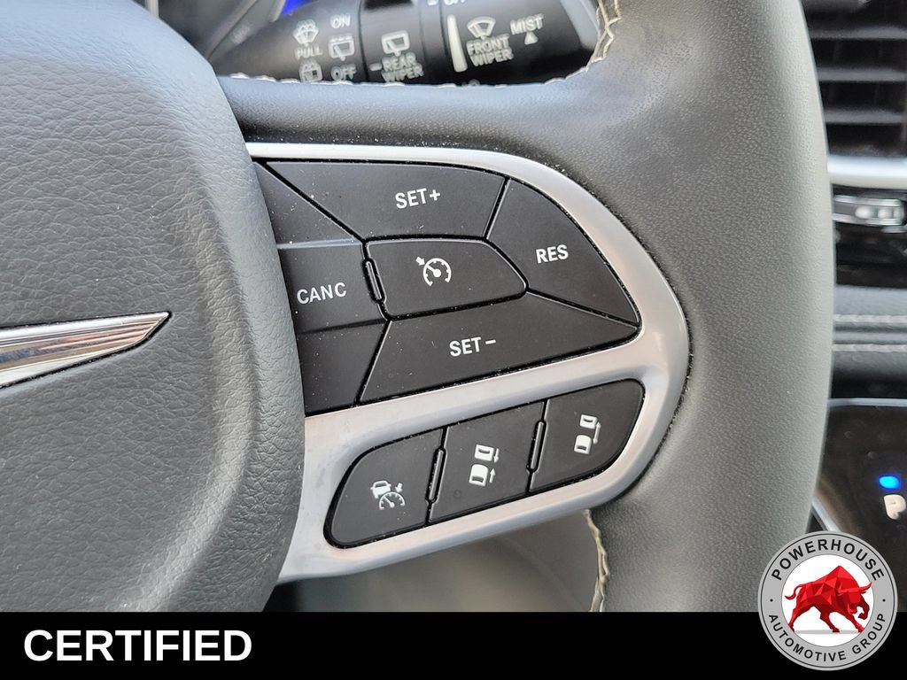 Used 2023 Chrysler Pacifica Limited FWD image 32