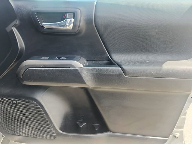 Used 2020 Toyota Tacoma TRD Sport w/ TRD Premium Sport Package AWD/4WD image 34