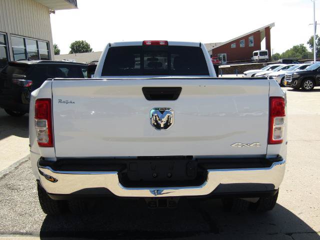 Used 2024 RAM 3500 Tradesman w/ Chrome Appearance Group AWD/4WD image 4