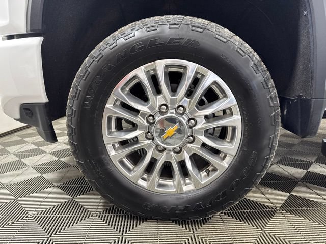 Used 2023 Chevrolet Silverado 2500 High Country w/ Technology Package AWD/4WD image 9