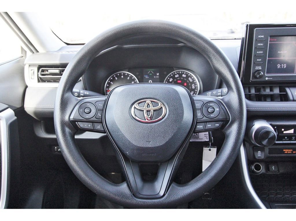 Used 2021 Toyota RAV4 LE FWD image 14