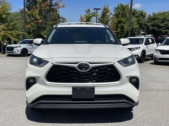 Used 2021 Toyota Highlander XLE AWD/4WD image 8