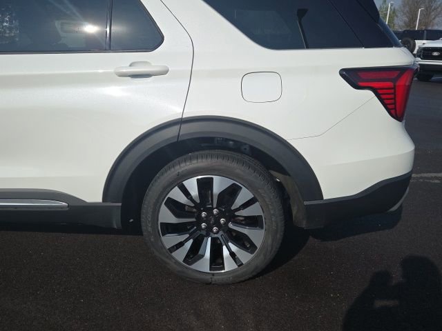 Certified 2025 Ford Explorer Platinum w/ LUX Leather Package AWD/4WD image 17