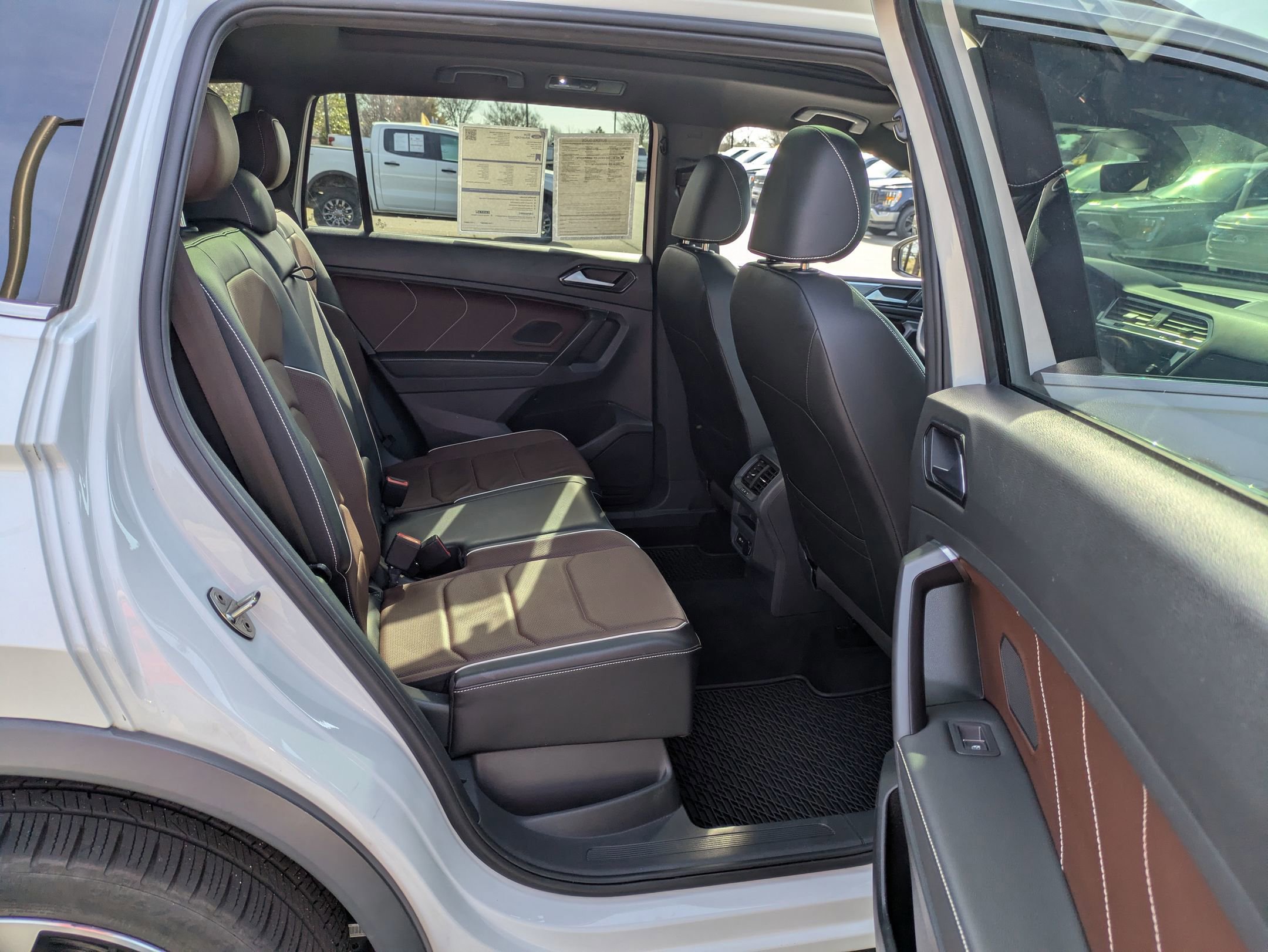 Used 2022 Volkswagen Tiguan SEL R-Line image 37