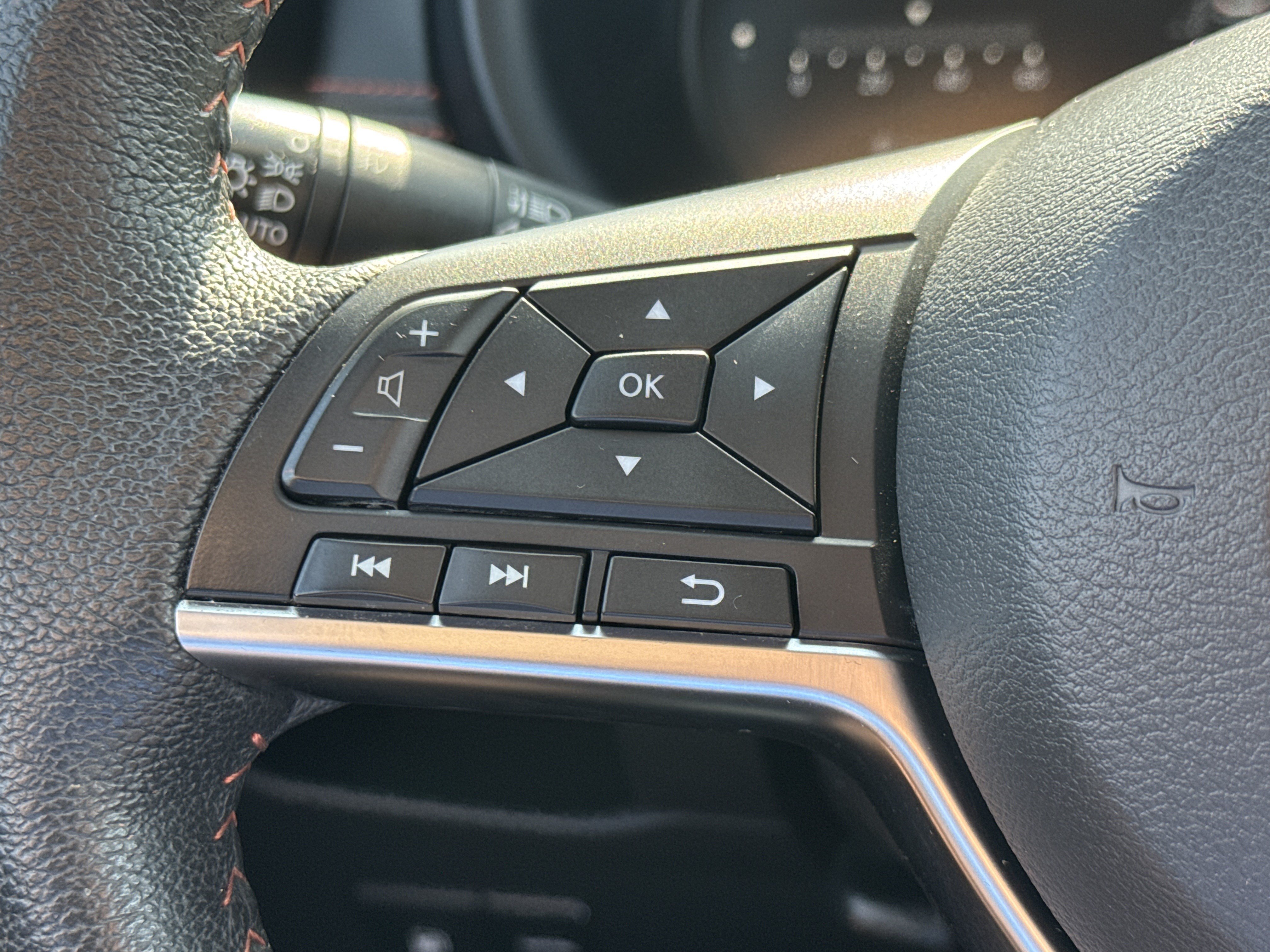 Used 2024 Nissan Kicks SR FWD image 16