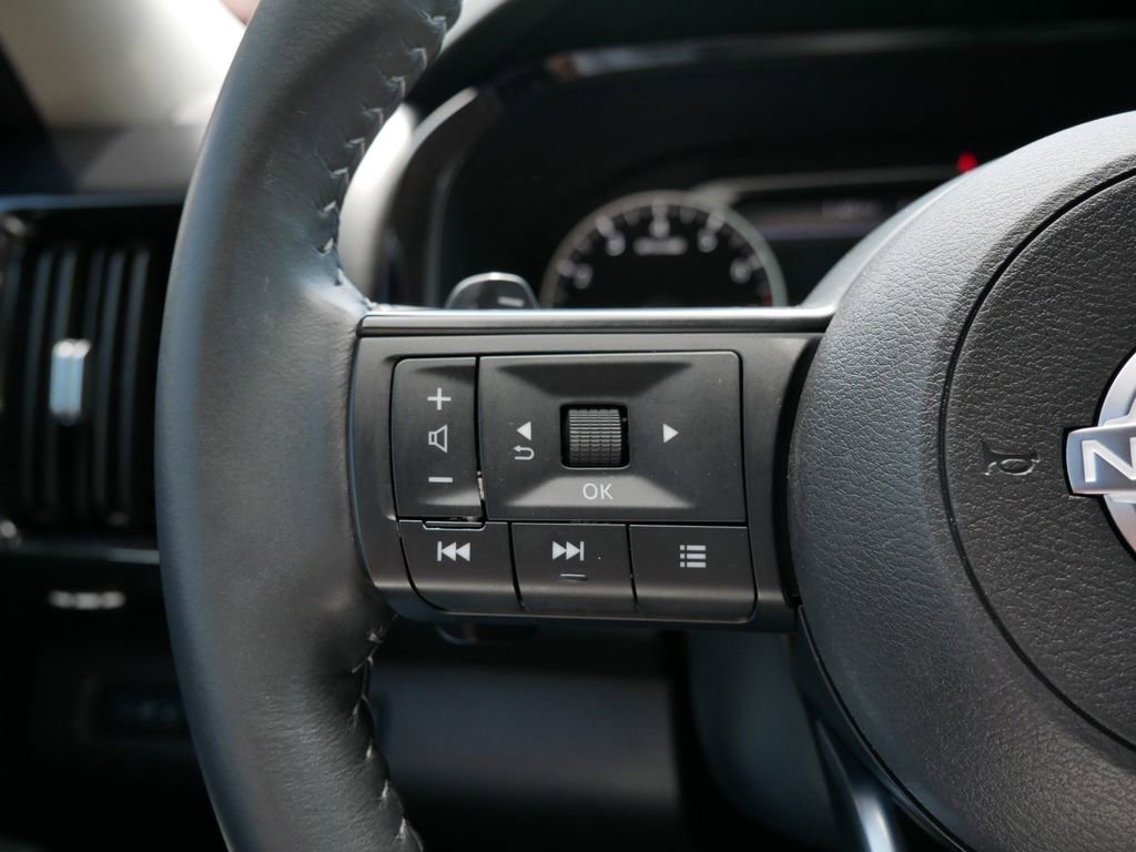 Used 2024 Nissan Pathfinder SV w/ SV Premium Package image 19