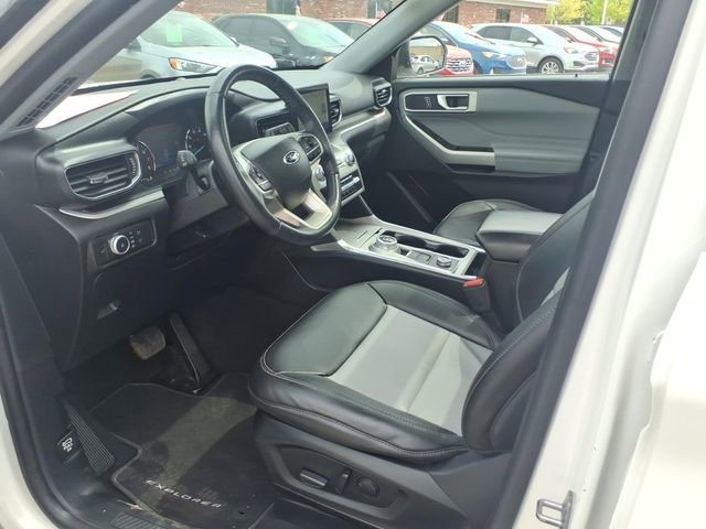 Certified 2022 Ford Explorer XLT w/ Equipment Group 202A AWD/4WD image 18