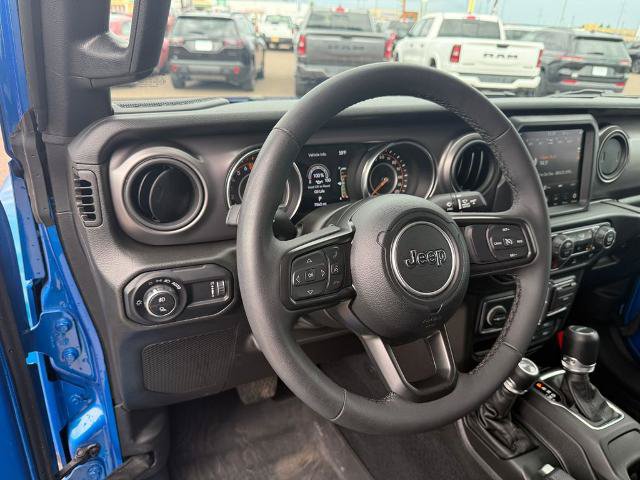 Used 2023 Jeep Gladiator Sport AWD/4WD image 33