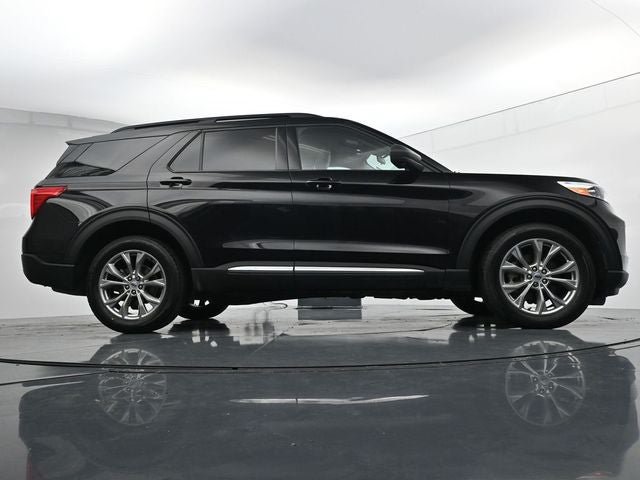 Certified 2023 Ford Explorer XLT w/ Equipment Group 202A AWD/4WD image 35