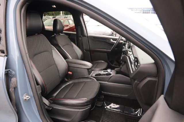 Certified 2025 Ford Escape ST-Line AWD/4WD image 25