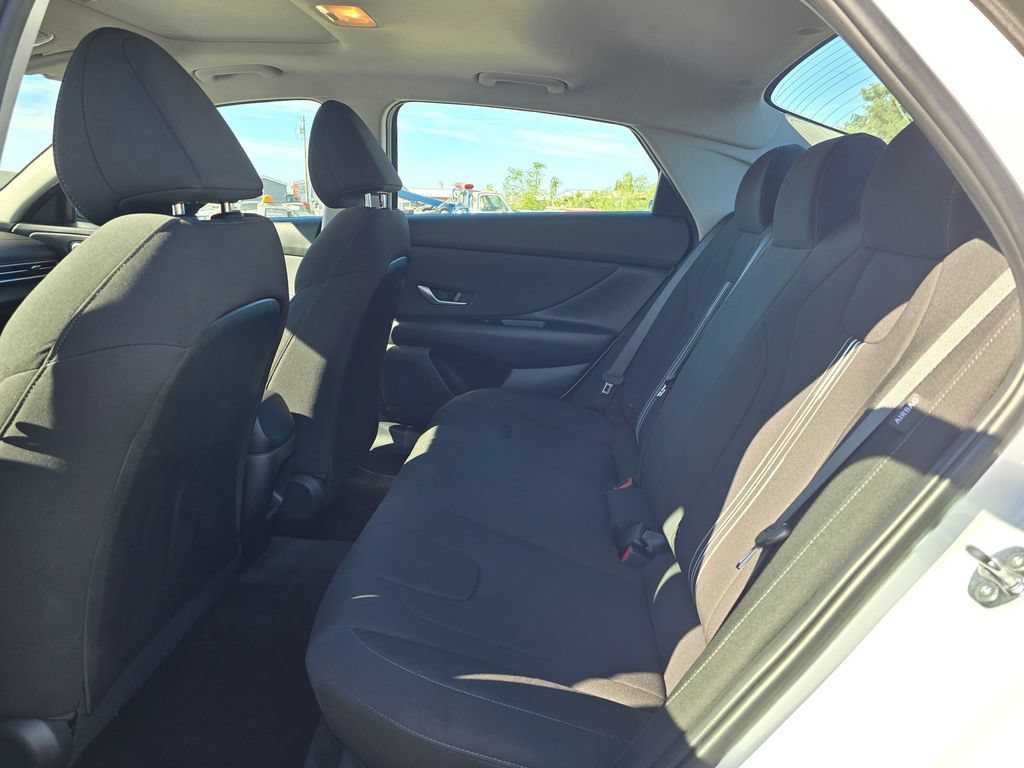 Used 2025 Hyundai Elantra SEL FWD image 14