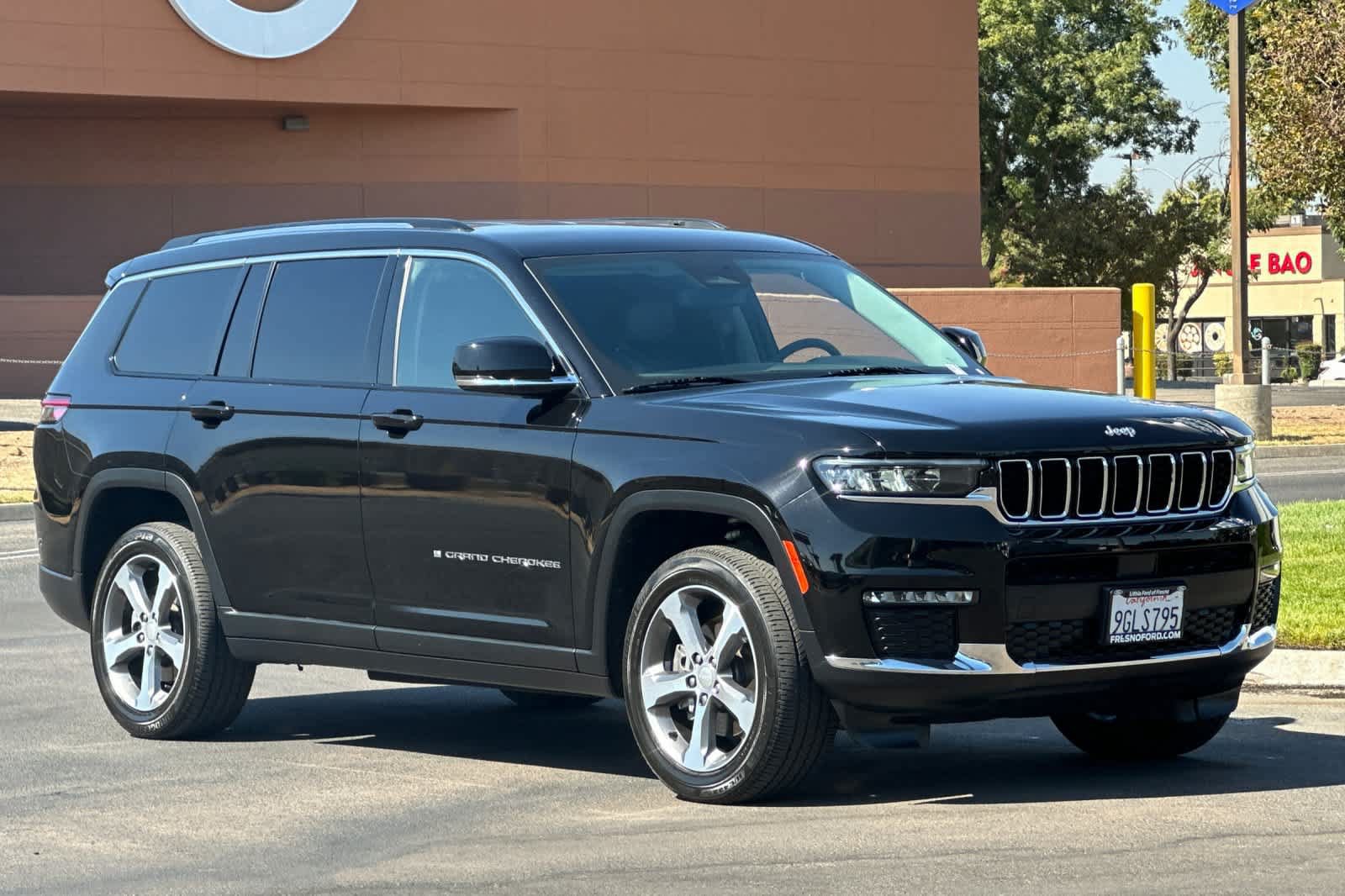 Used 2023 Jeep Grand Cherokee L Limited w/ Luxury Tech Group II AWD/4WD image 10