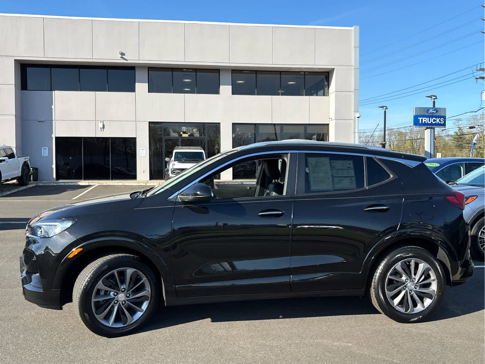 Used 2023 Buick Encore GX Select w/ Sport Touring Package image 2