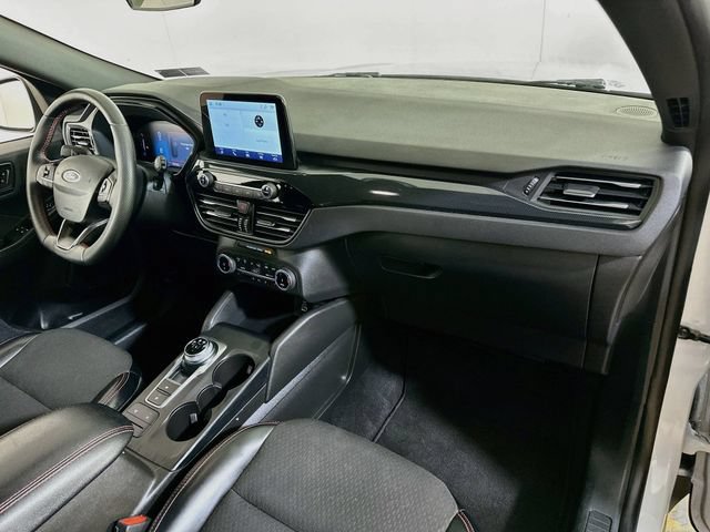 Certified 2025 Ford Escape ST-Line Select AWD/4WD image 13