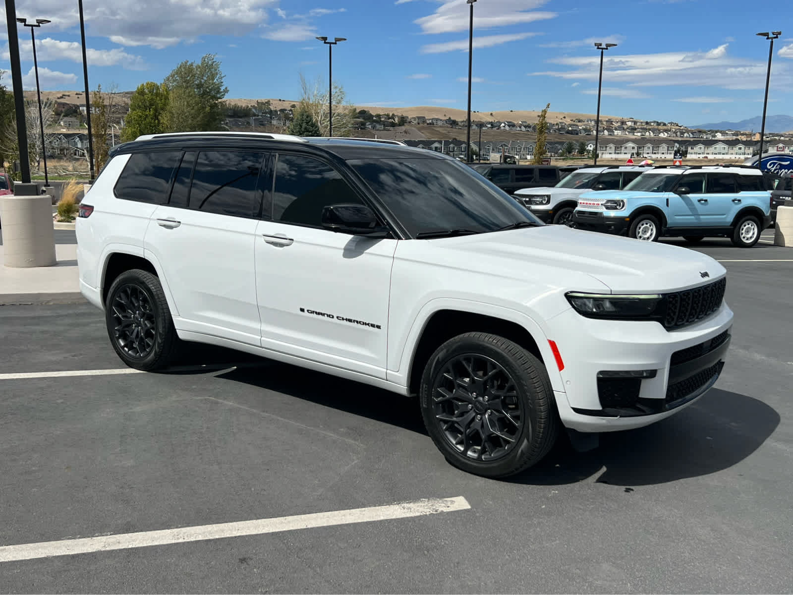 Used 2023 Jeep Grand Cherokee L Summit w/ Advanced Protech Group IV AWD/4WD image 5