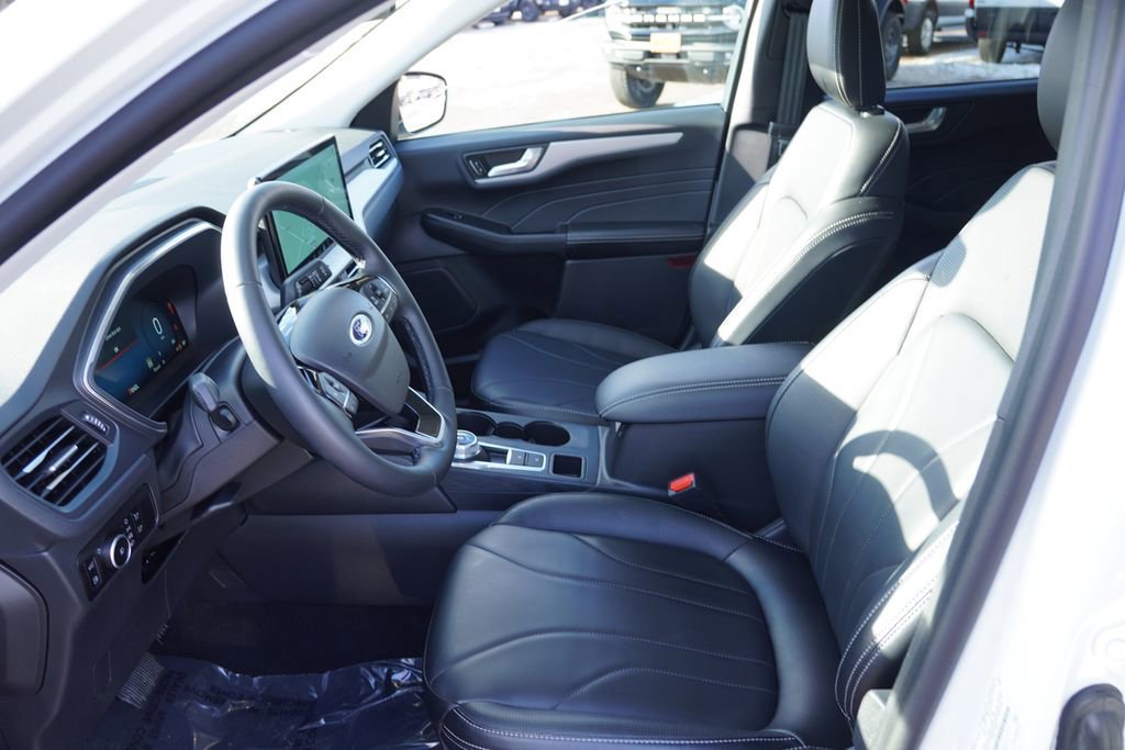 Certified 2025 Ford Escape Platinum w/ Premium Technology Package image 15