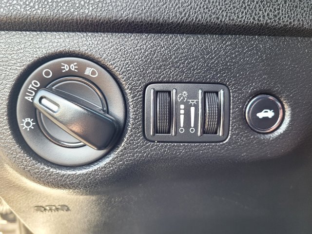 Used 2023 Dodge Charger SXT RWD image 15