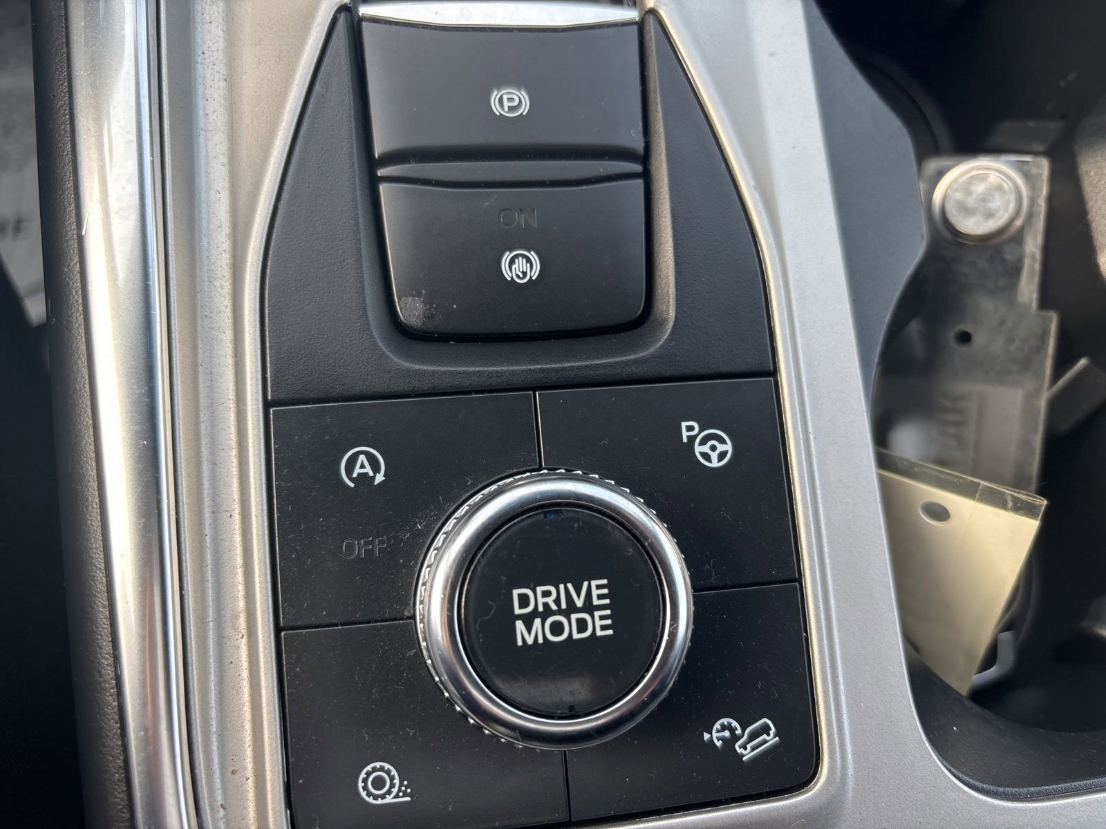 Certified 2022 Ford Explorer Platinum w/ Equipment Group 601A image 25