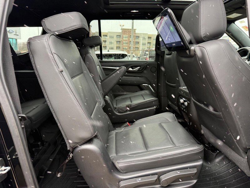 Used 2021 GMC Yukon XL Denali w/ Denali Premium Package image 11