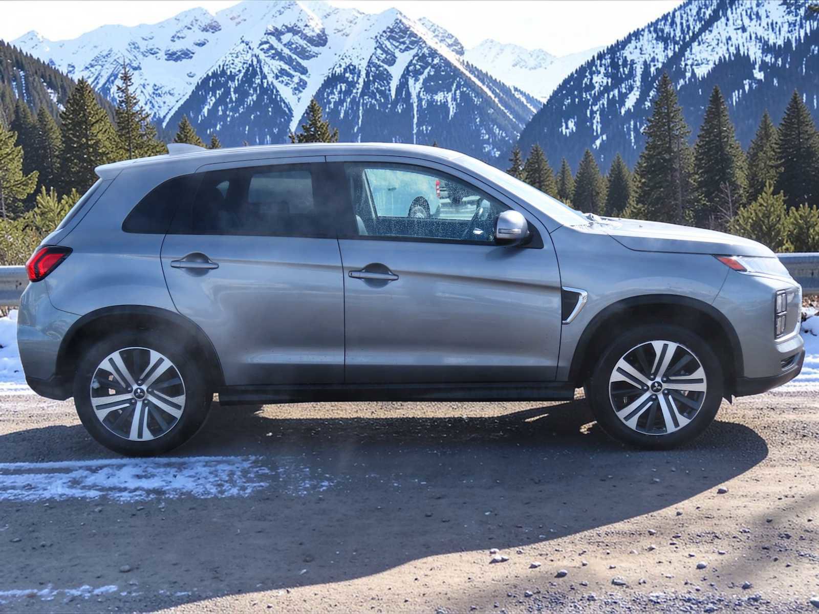Used 2024 Mitsubishi Outlander Sport SE image 2