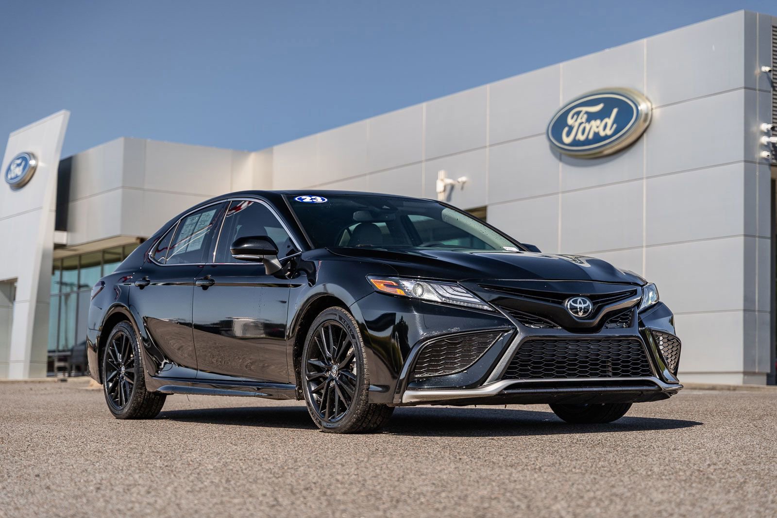 Used 2023 Toyota Camry XSE FWD image 7