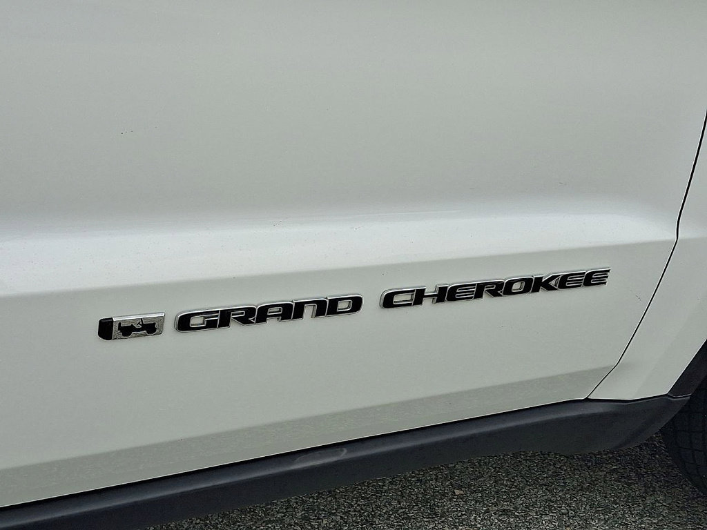 Used 2022 Jeep Grand Cherokee Laredo E AWD/4WD image 23