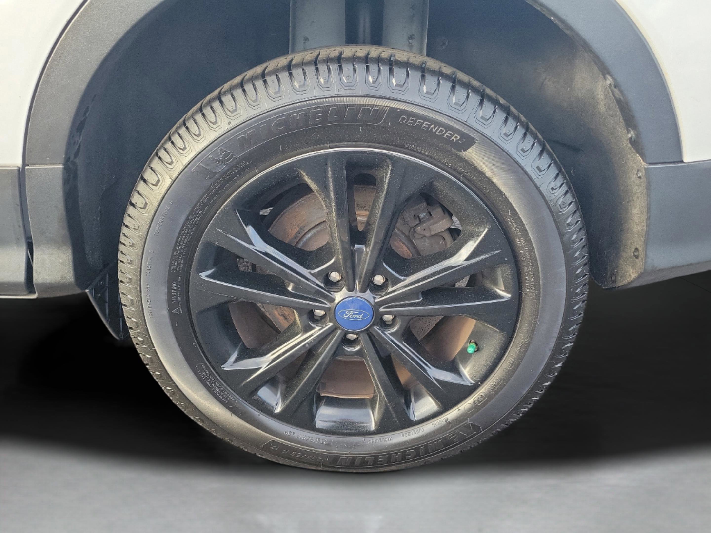 Certified 2018 Ford Escape SE w/ SE Sync 3 Package AWD/4WD image 30