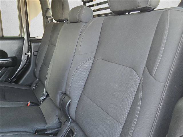 Used 2022 Jeep Gladiator Sport AWD/4WD image 16