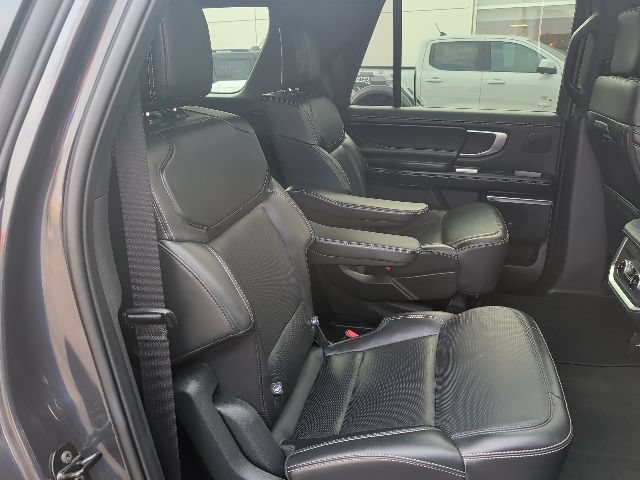 Certified 2025 Ford Expedition Max Platinum w/ Stealth Performance Package AWD/4WD image 39