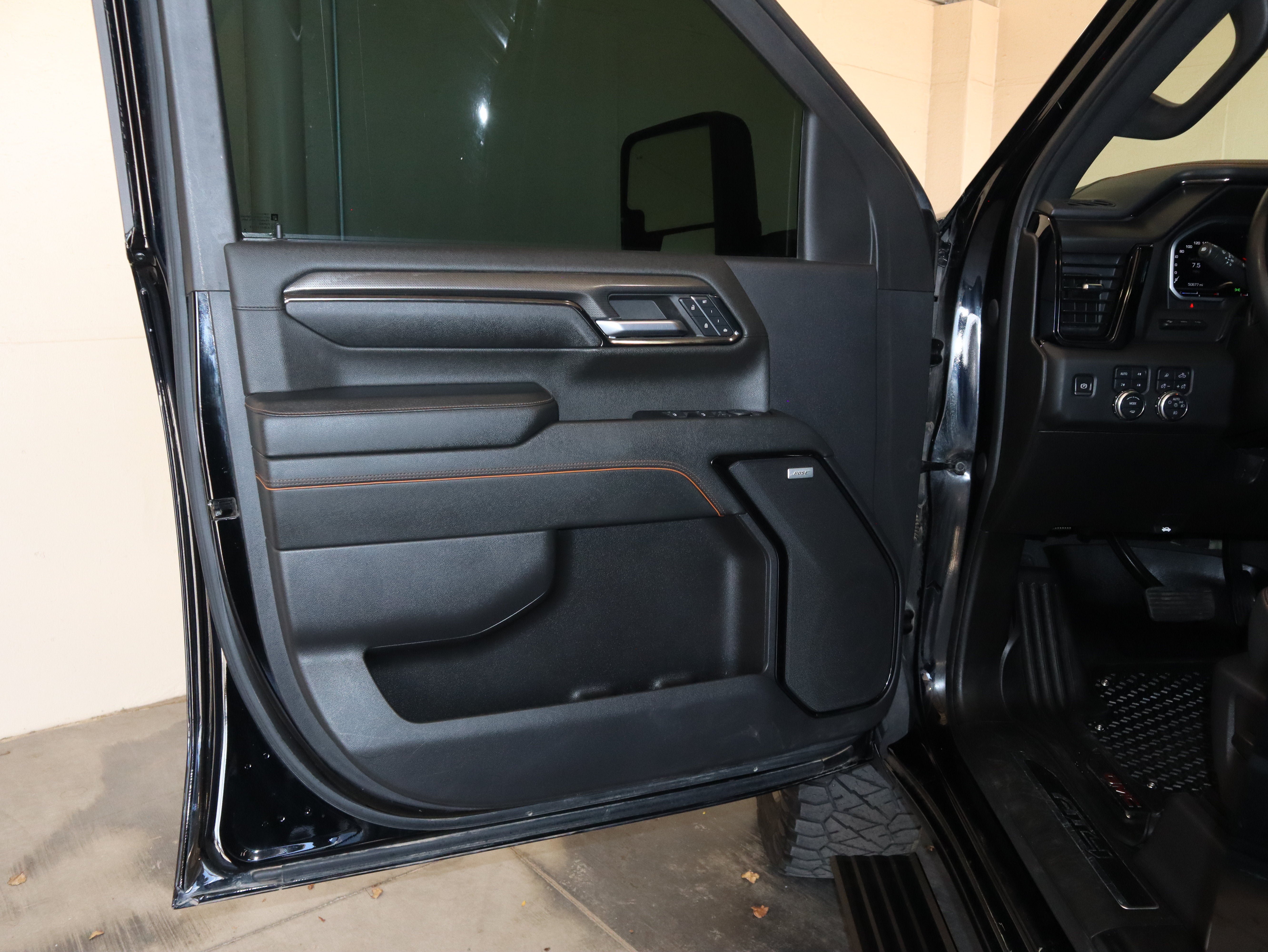 Used 2024 GMC Sierra 2500 AT4 w/ AT4 Premium Plus Package AWD/4WD image 32