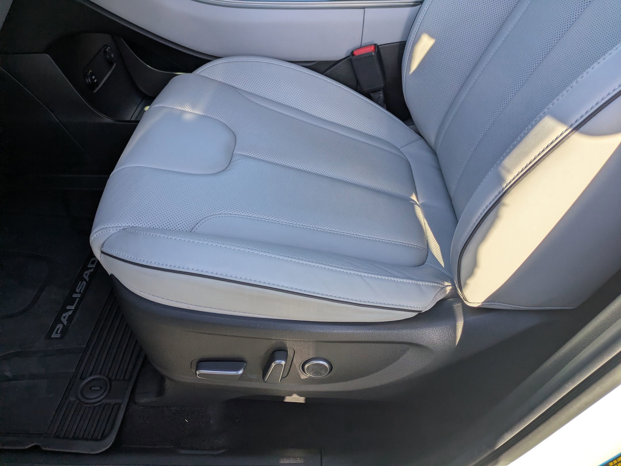 Used 2024 Hyundai Palisade SEL w/ Premium Package FWD image 12