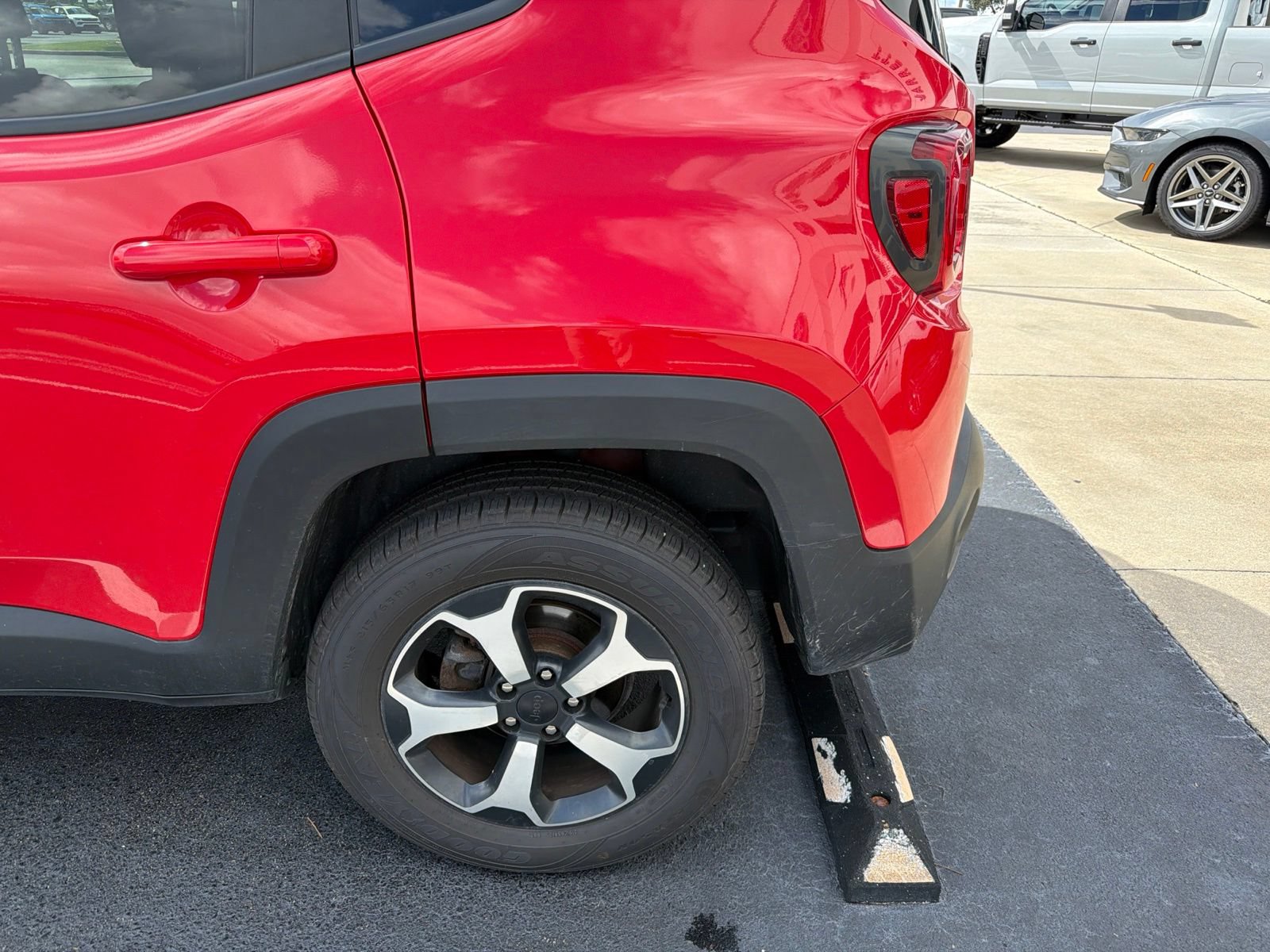 Used 2019 Jeep Renegade Trailhawk w/ UConnect 8.4 Nav Group AWD/4WD image 13