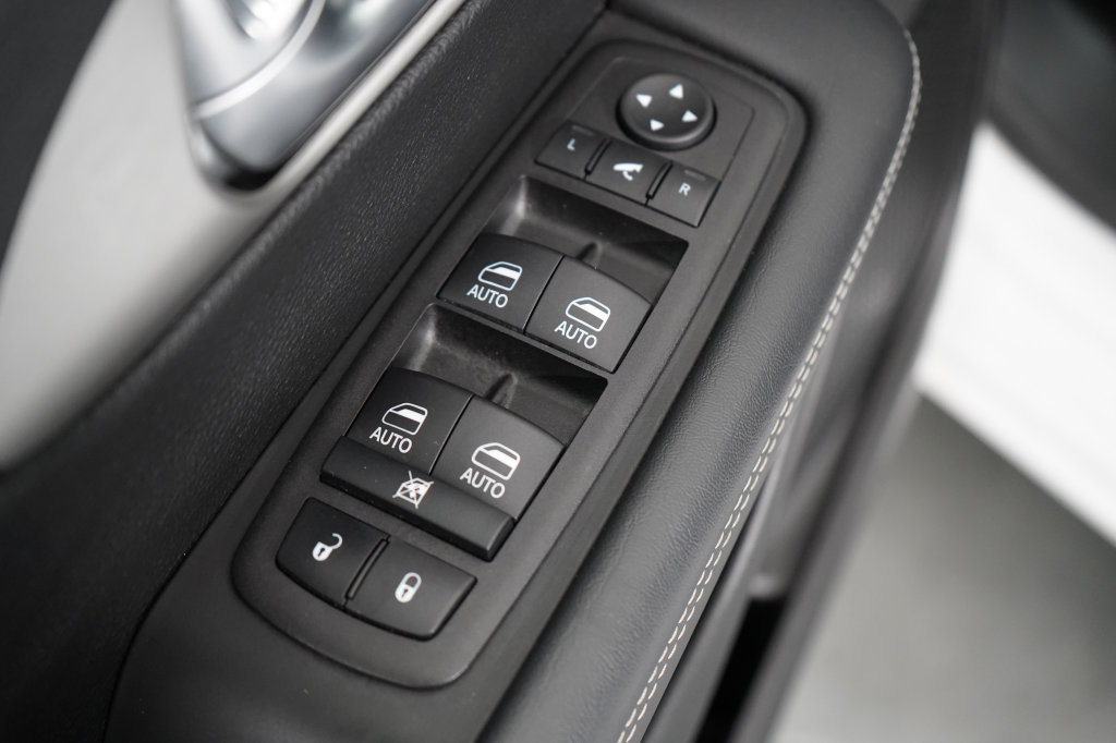 Used 2023 Chrysler Pacifica Limited w/ S Appearance Package FWD image 20