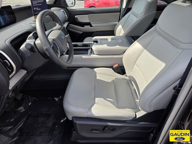 Certified 2025 Ford Expedition Active AWD/4WD image 11