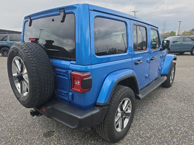 Used 2022 Jeep Wrangler Unlimited Sahara w/ Cold Weather Group AWD/4WD image 12