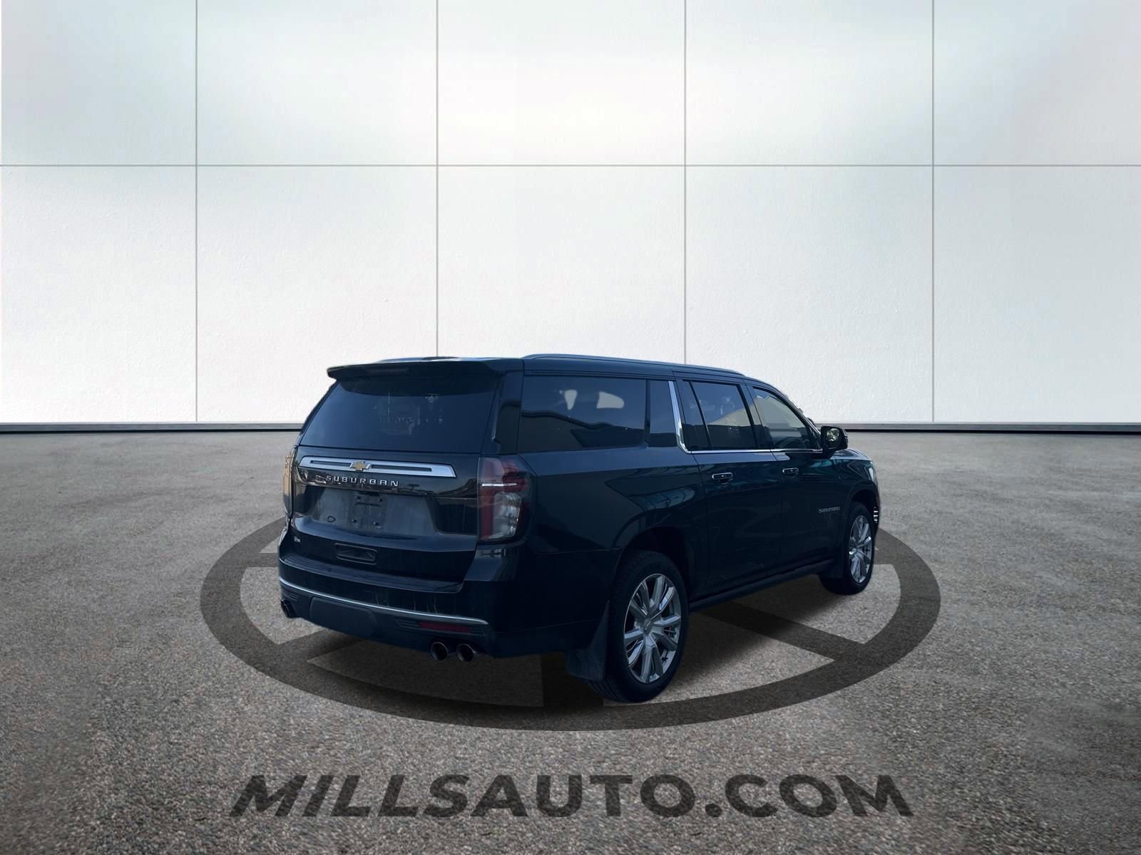 Used 2022 Chevrolet Suburban High Country image 2