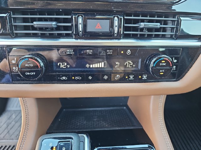 Used 2024 Nissan Pathfinder Platinum FWD image 28