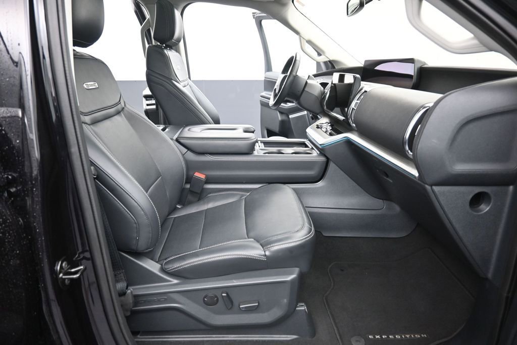 Certified 2025 Ford Expedition Platinum AWD/4WD image 16