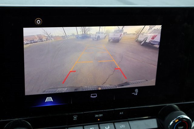 Used 2023 Chevrolet Colorado W/T image 3