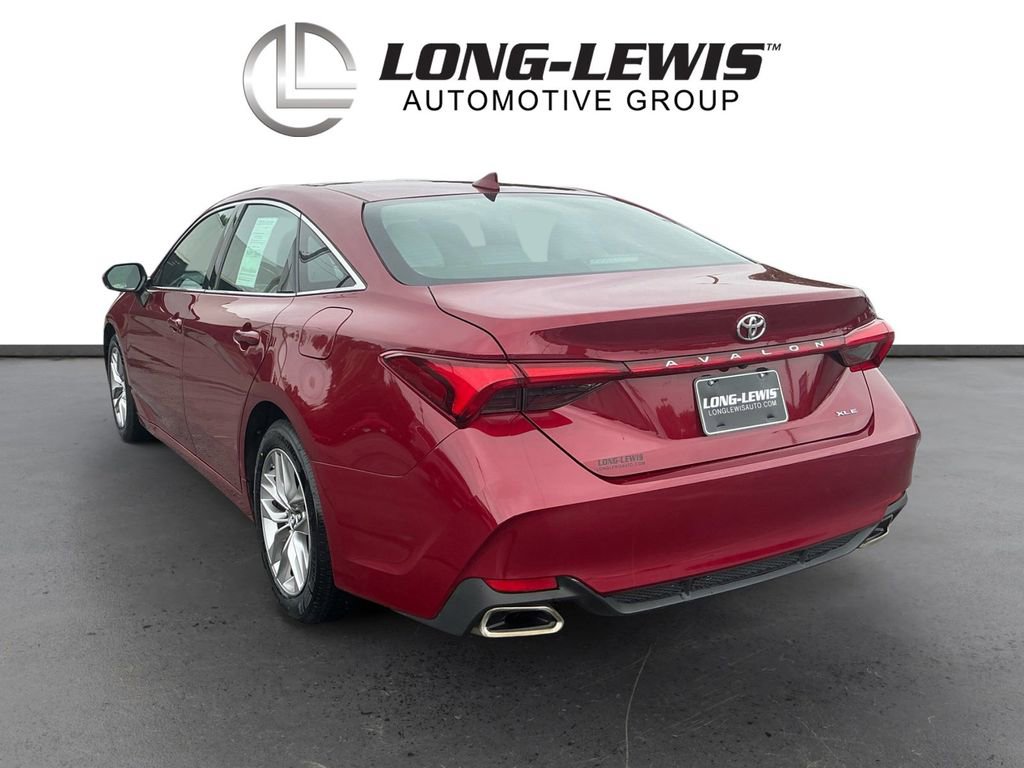 Used 2019 Toyota Avalon XLE w/ Moonroof Package FWD image 4